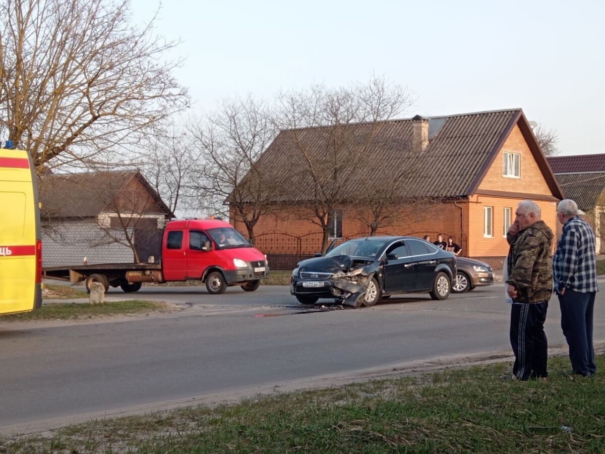 Водитель и пассажирка травмированы в аварии в Клинцах