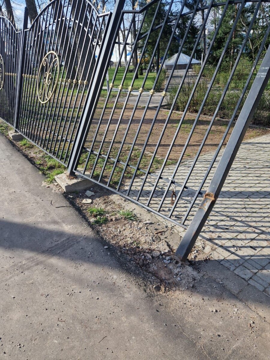 В Новозыбкове Брянской области хулиганы «открыли» парковый сезон