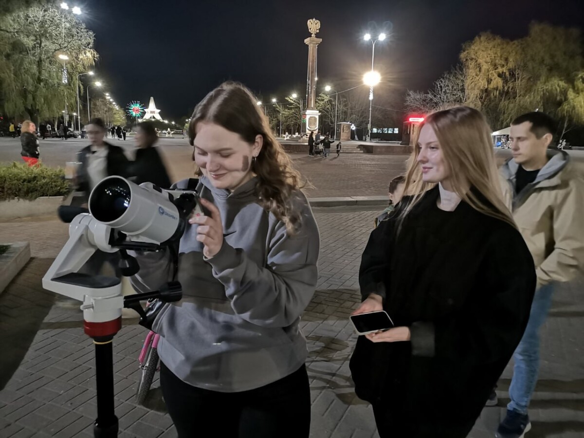 В парках Брянска возобновили уроки тротуарной астрономии