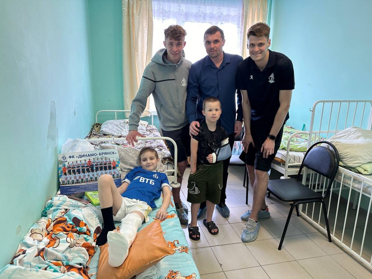 Юный капитан команды из Брянска сломал ногу во время матча