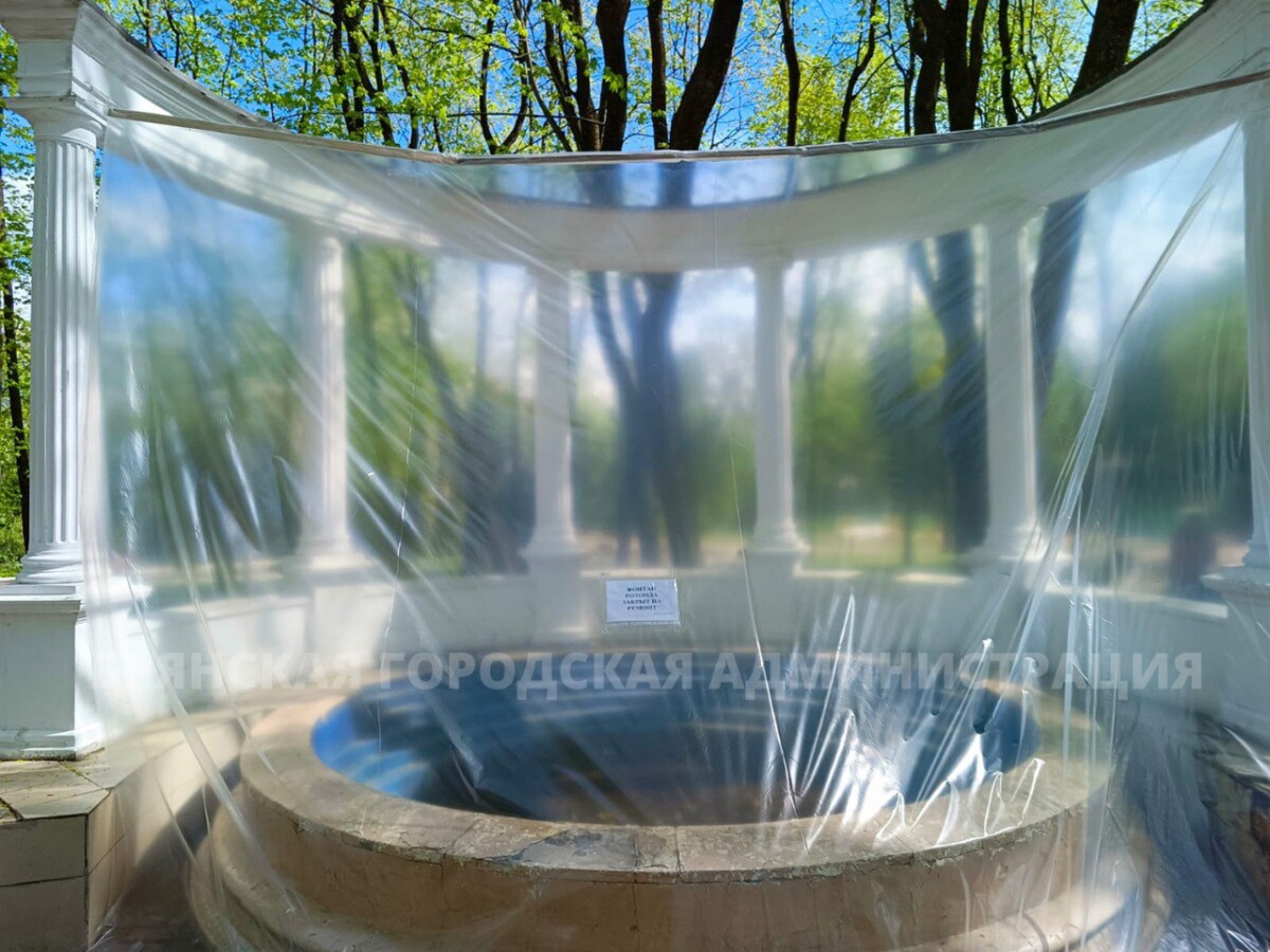 Двадцать лет в брянском парке не ремонтировали ротонду с фонтаном