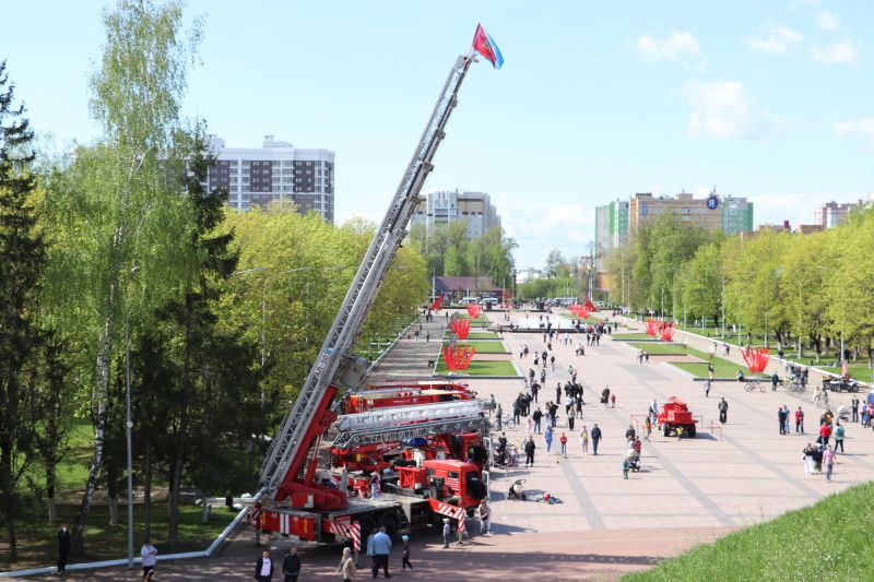 Первую пожарную машину выставили в парке Брянска