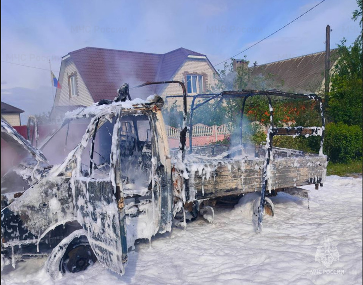 В брянских Бордовичах сгорел грузовик
