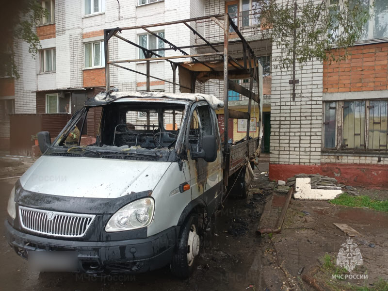 Во время пожара с грузовиком в Брянске люди не пострадали