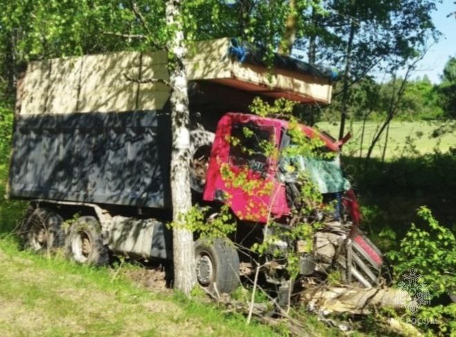 В Суражском районе грузовик слетел в кювет