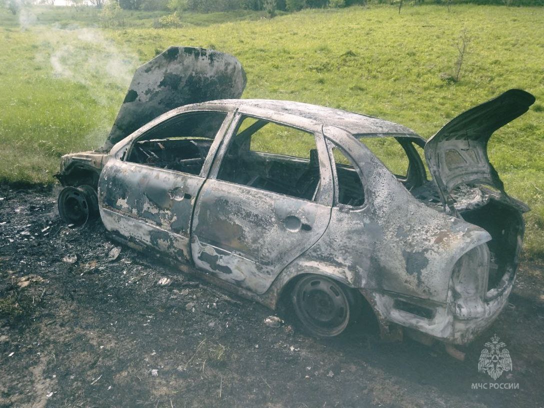 В Почепском районе сгорел легковой автомобиль