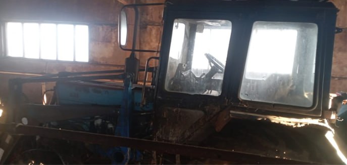 В Гордеевском районе за угон трактора двое переростков получили два года