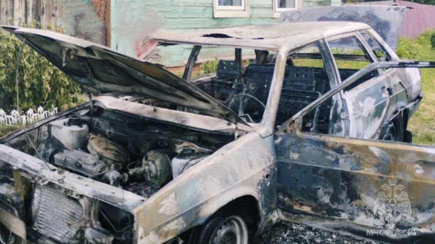 В Стародубском округе сгорел автомобиль