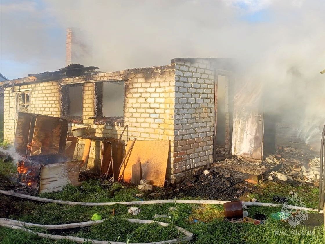 В Комаричском районе сгорел жилой дом