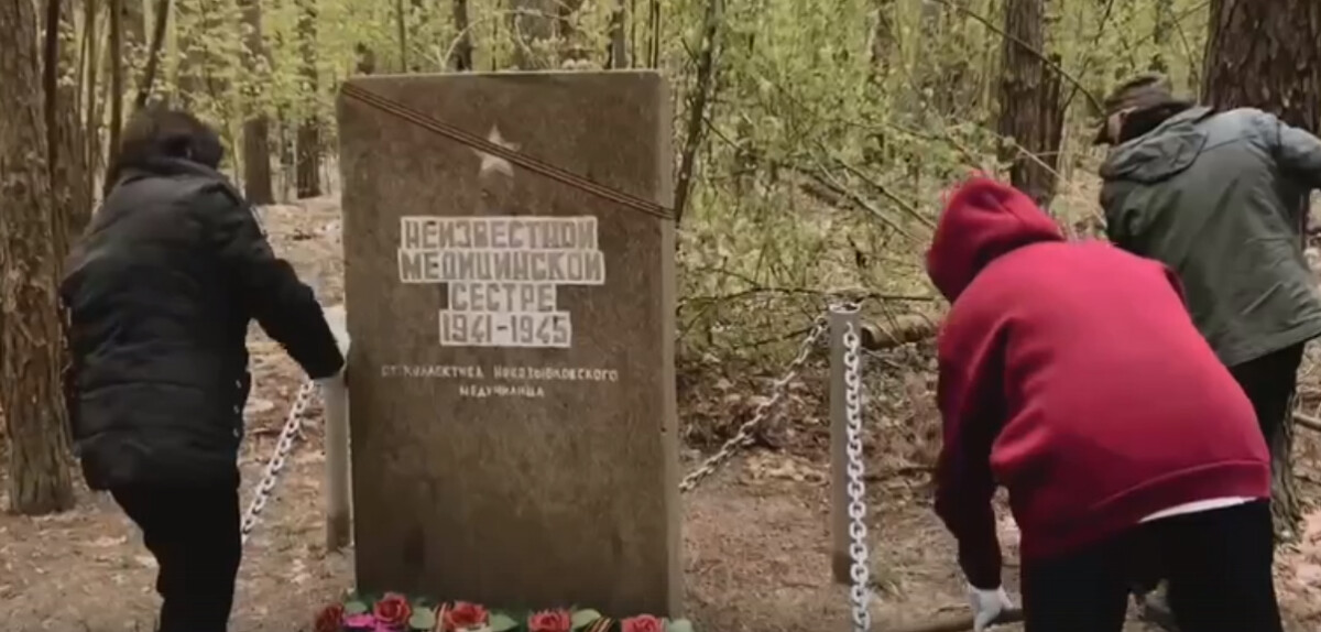 Студенты медколледжа Новозыбкова почти сорок лет ухаживают за могилой медсестры