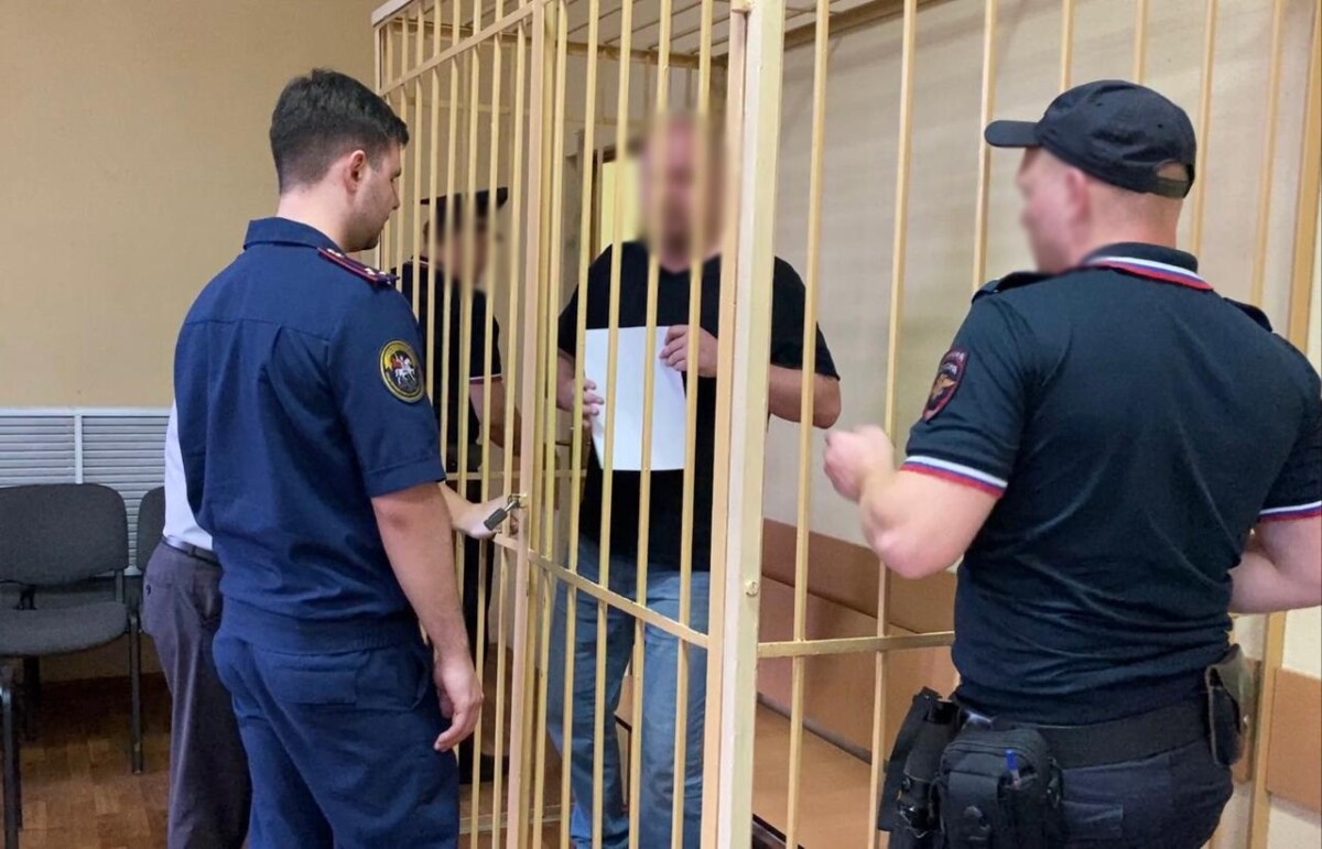 В Брянске бывший полицейский обвиняется в получении взятки за покровительство торговли “левыми” сигаретами