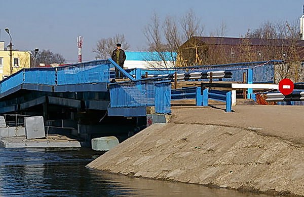 В Брянске закрыли движение через понтонный мост