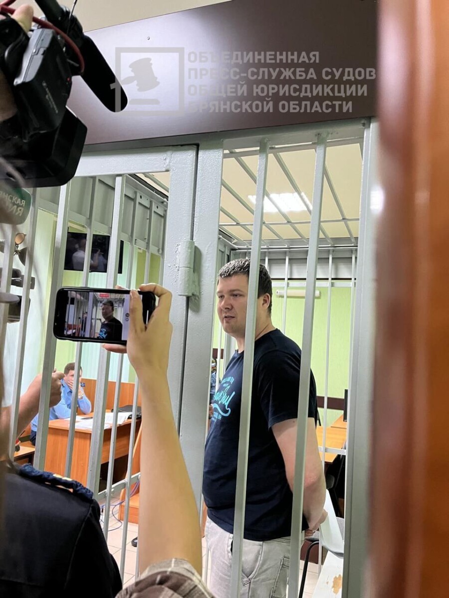 Брянский областной суд оставил под стражей Демьяненко и Бутриму |  13.06.2024 | Брянск - БезФормата