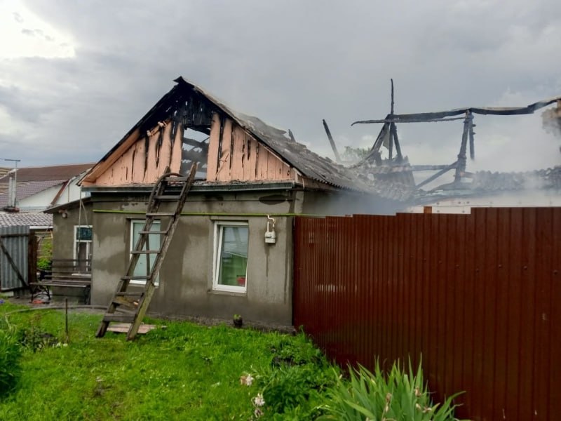В Брянском районе сегодня ночью сгорел дом