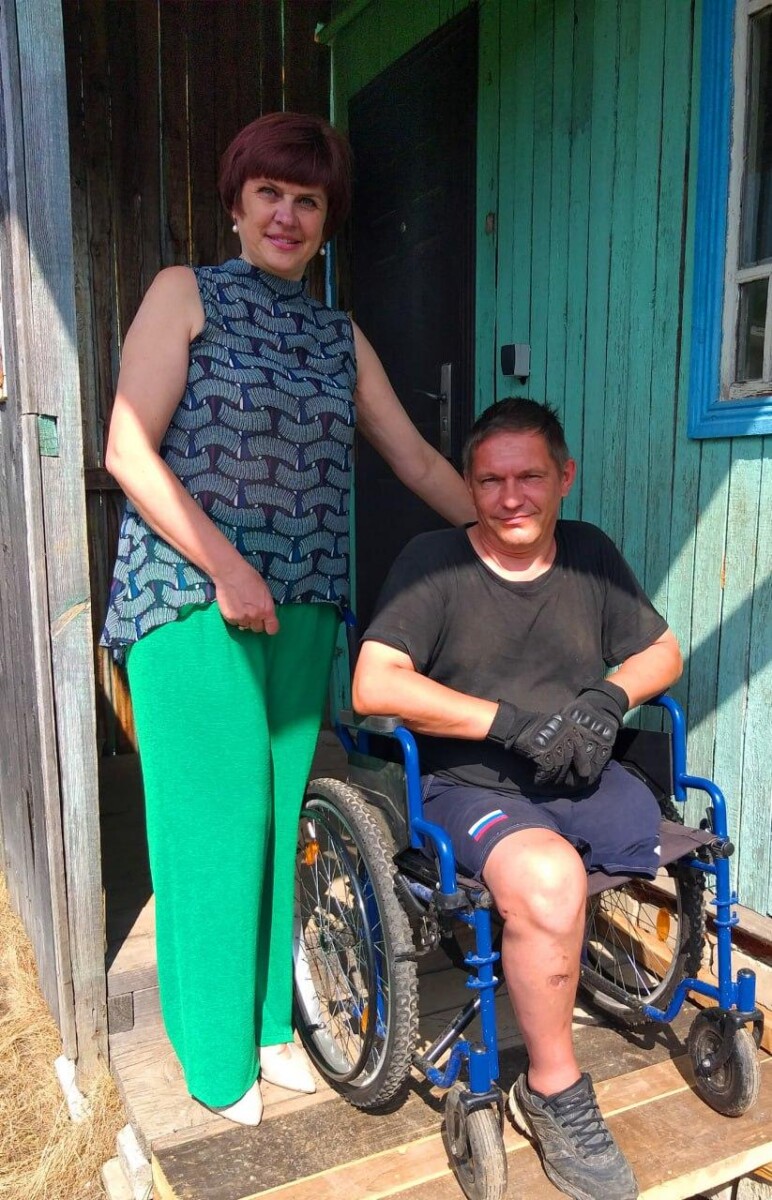 В Дубровском районе ветерану СВО помогли оборудовать удобные ступени к дому