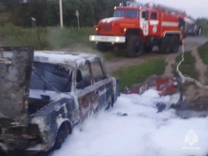 В Комаричском районе в селе Быхово произошёл пожар в автомобиле