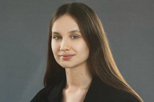 Яна Зубко из Брянска сдала на 100 баллов ЕГЭ по русскому языку и биологии