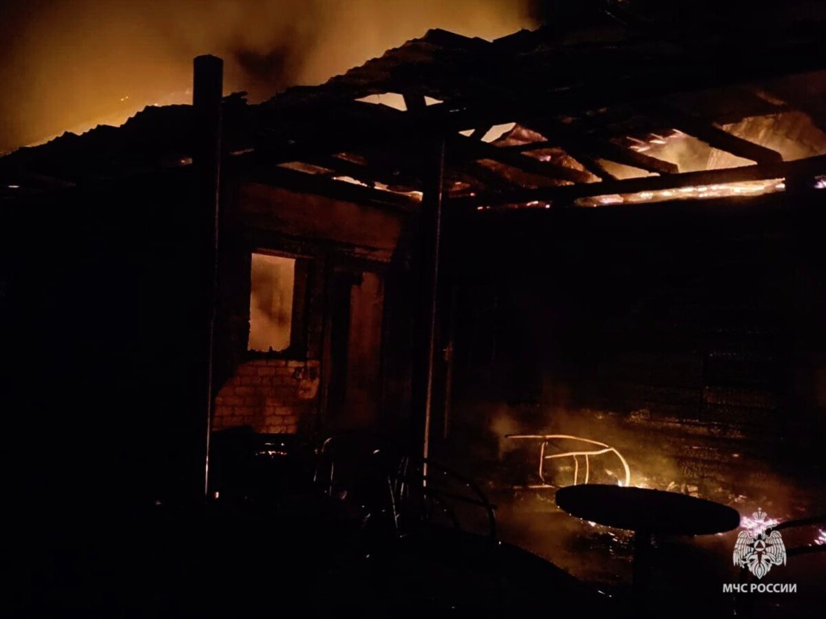 В Почепе сгорел жилой дом