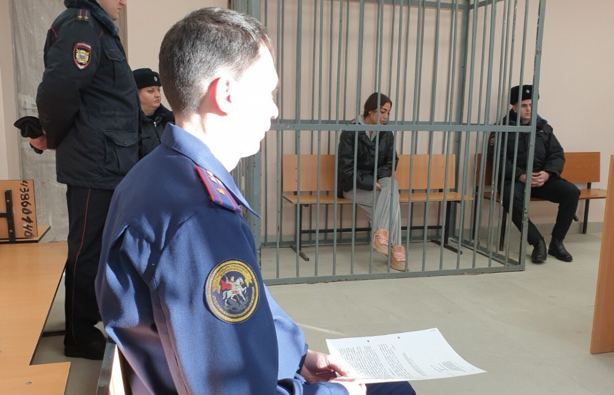 Сжегшая паспорт Евгения Хоффманн выслушала приговор суда в Брянске