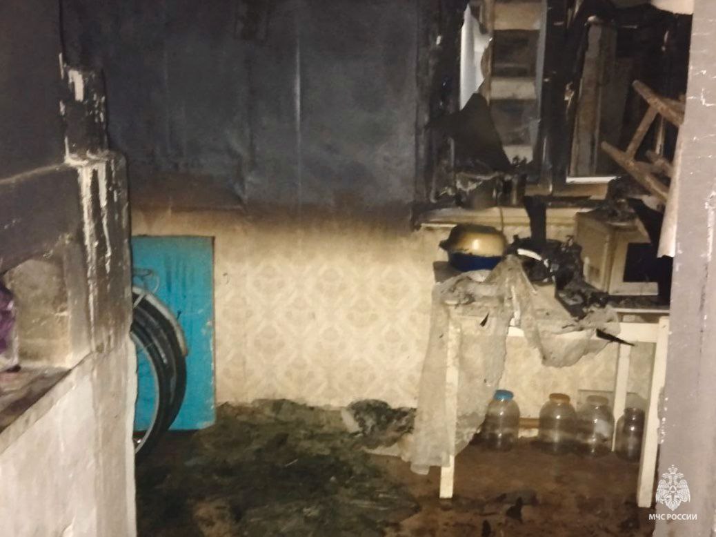 В результате пожара в жилом доме в Погарском районе погибла женщина