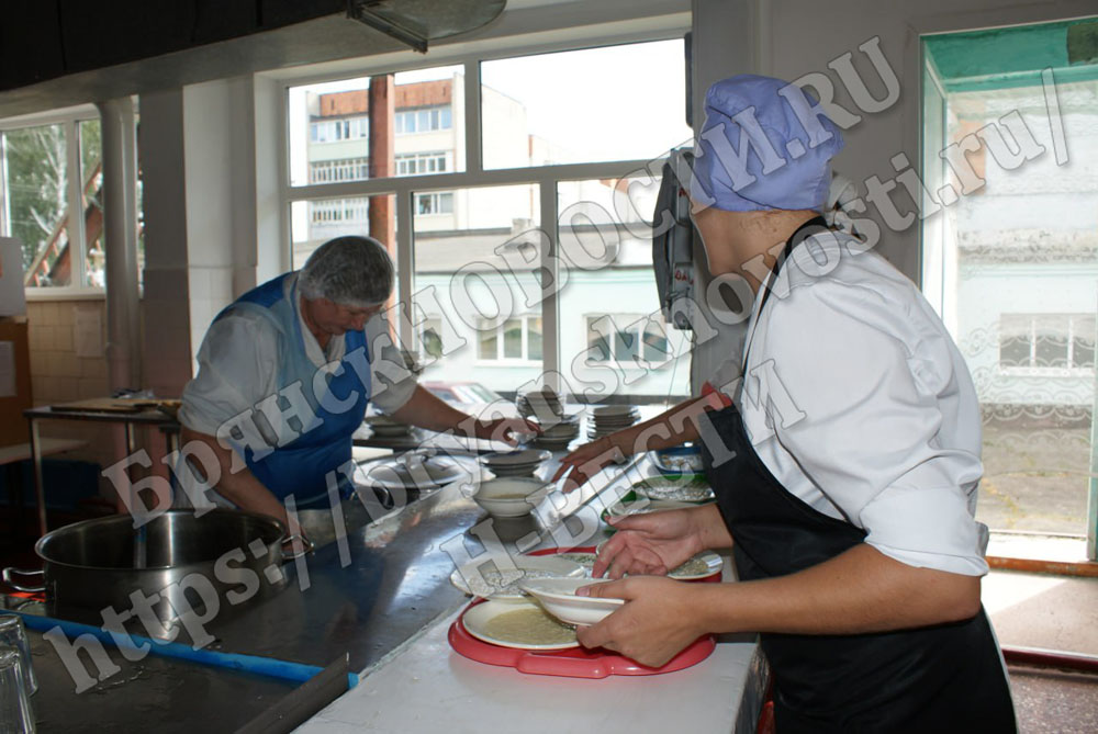 Раз в день бесплатную горячую еду и такой же напиток получают все ученики с первого по четвёртый класс