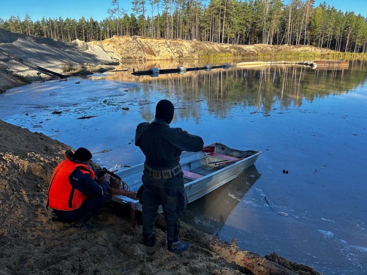 Тренировка водолазов на карьере в Брянской области