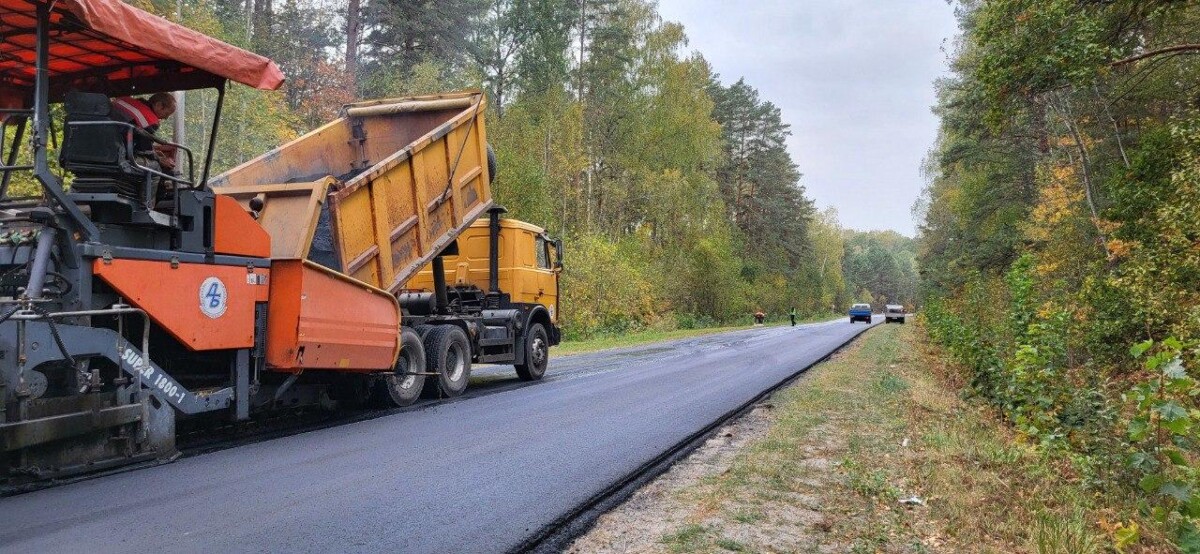 В Суземском районе Брянской области продолжается ремонт участка автодороги Суземка-Трубчевск