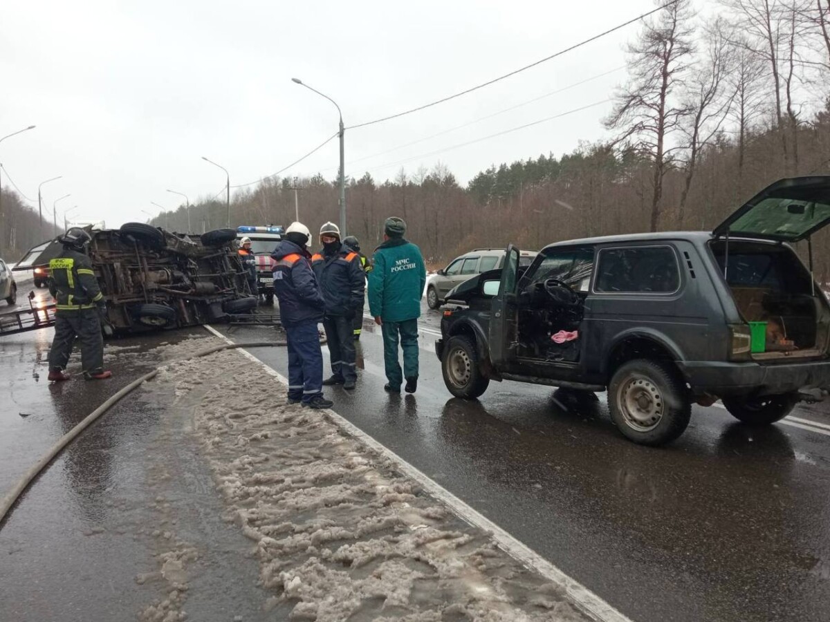 Еще фото с места ДТП с пострадавшими на федеральной автомобильной дороге М-3 «Украина»