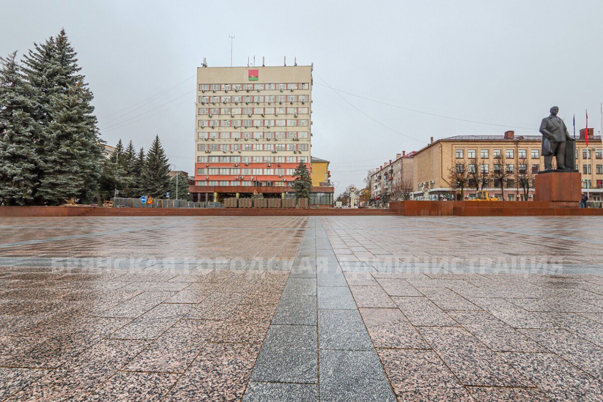 В Брянске завершён первый этап ремонта площади Ленина