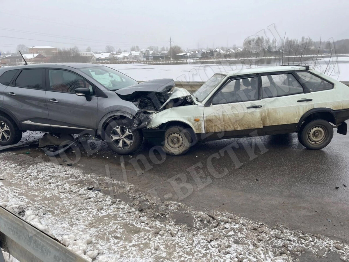 В Климово водитель отечественной легковушки влетел во встречный автомобиль