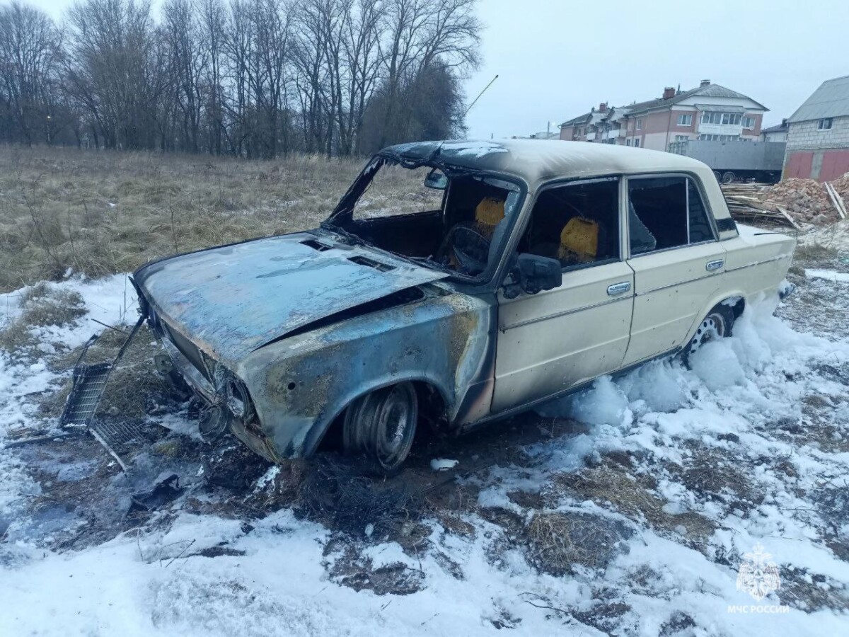 В Комаричах сгорел автомобиль