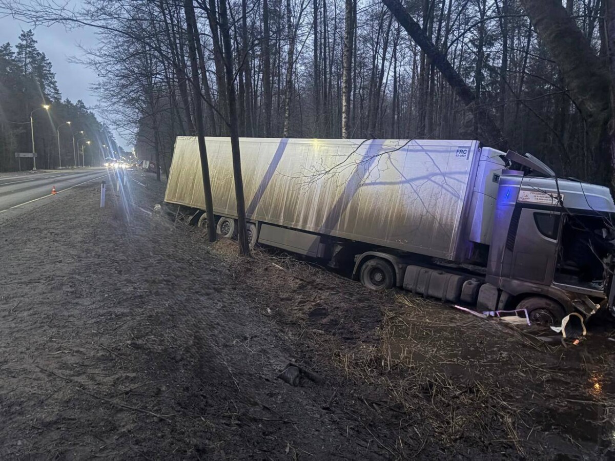 Госавтоинспекция опубликовала фото с места ДТП в Брянском районе