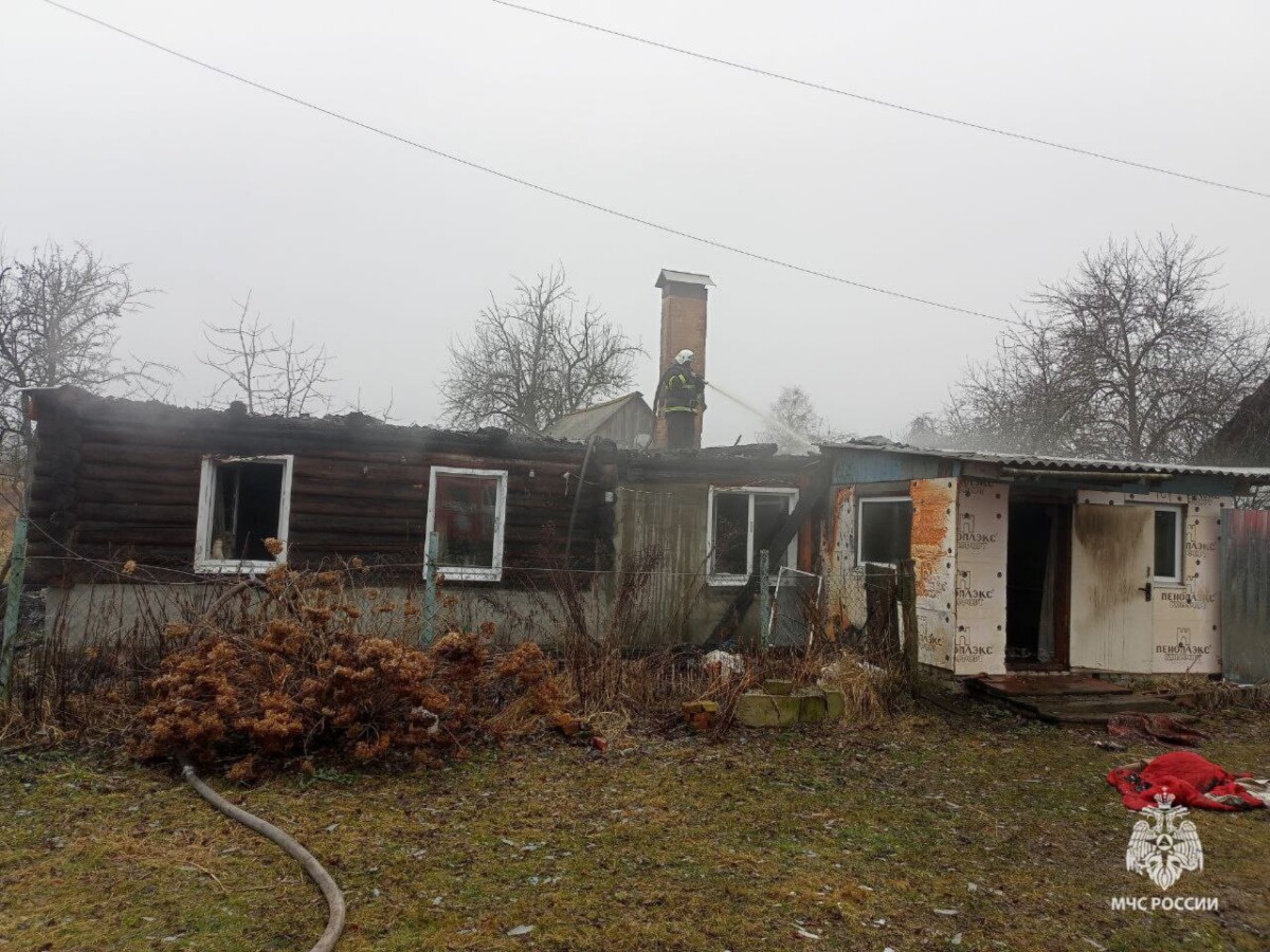 Жилой дом сгорел в селе Выгоничского района