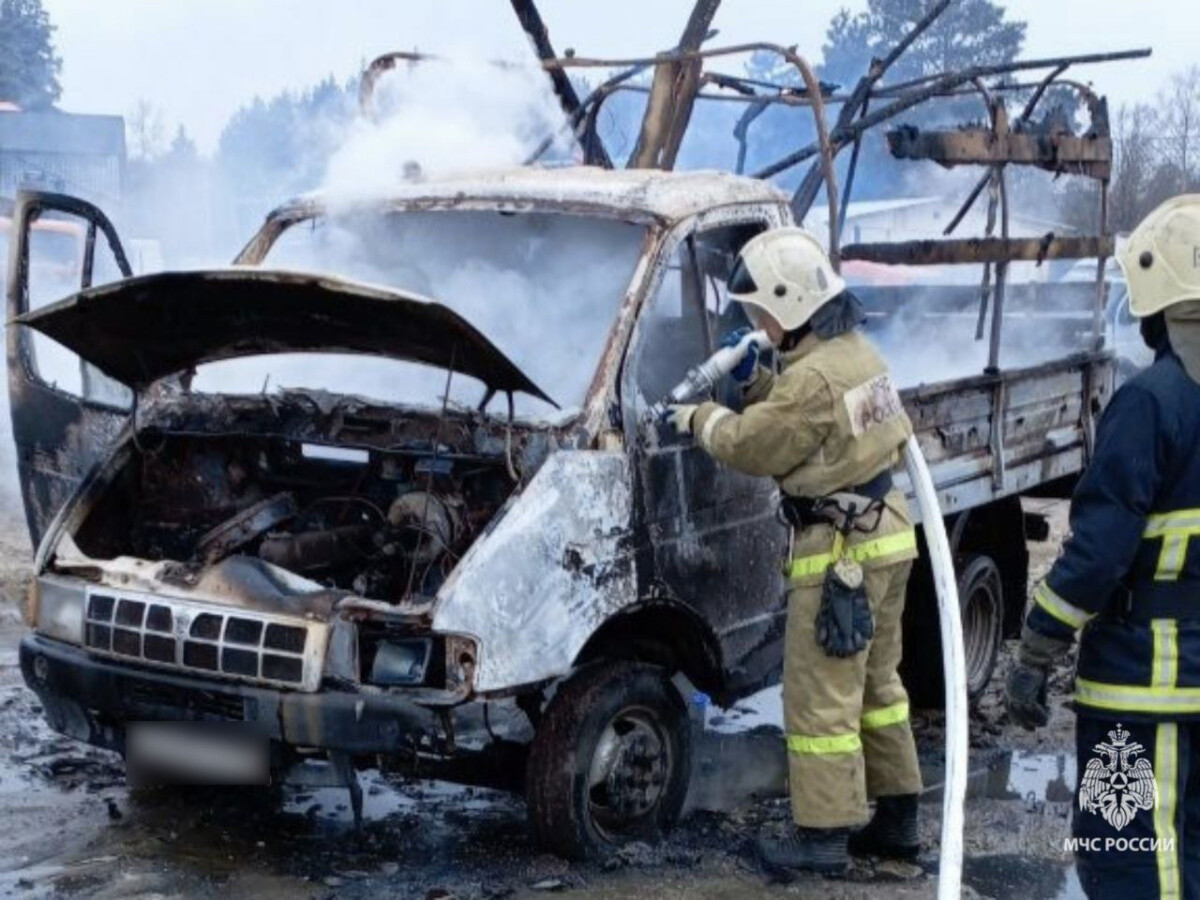 Пожар в автомобиле в Брянске