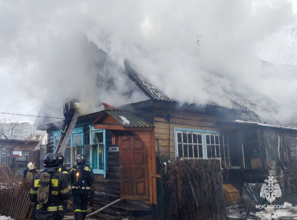 В Брянске сгорел дом, погибла пожилая женщина