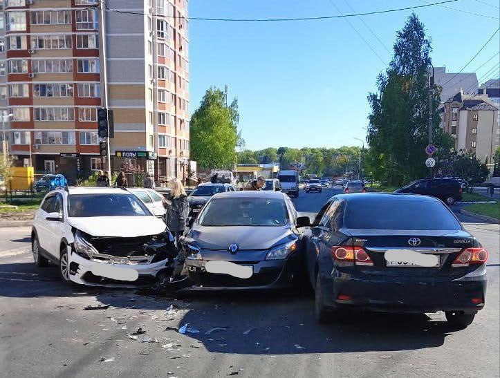 Авария на перекрестке улиц Горбатова, Степной и Рекункова в Брянске
