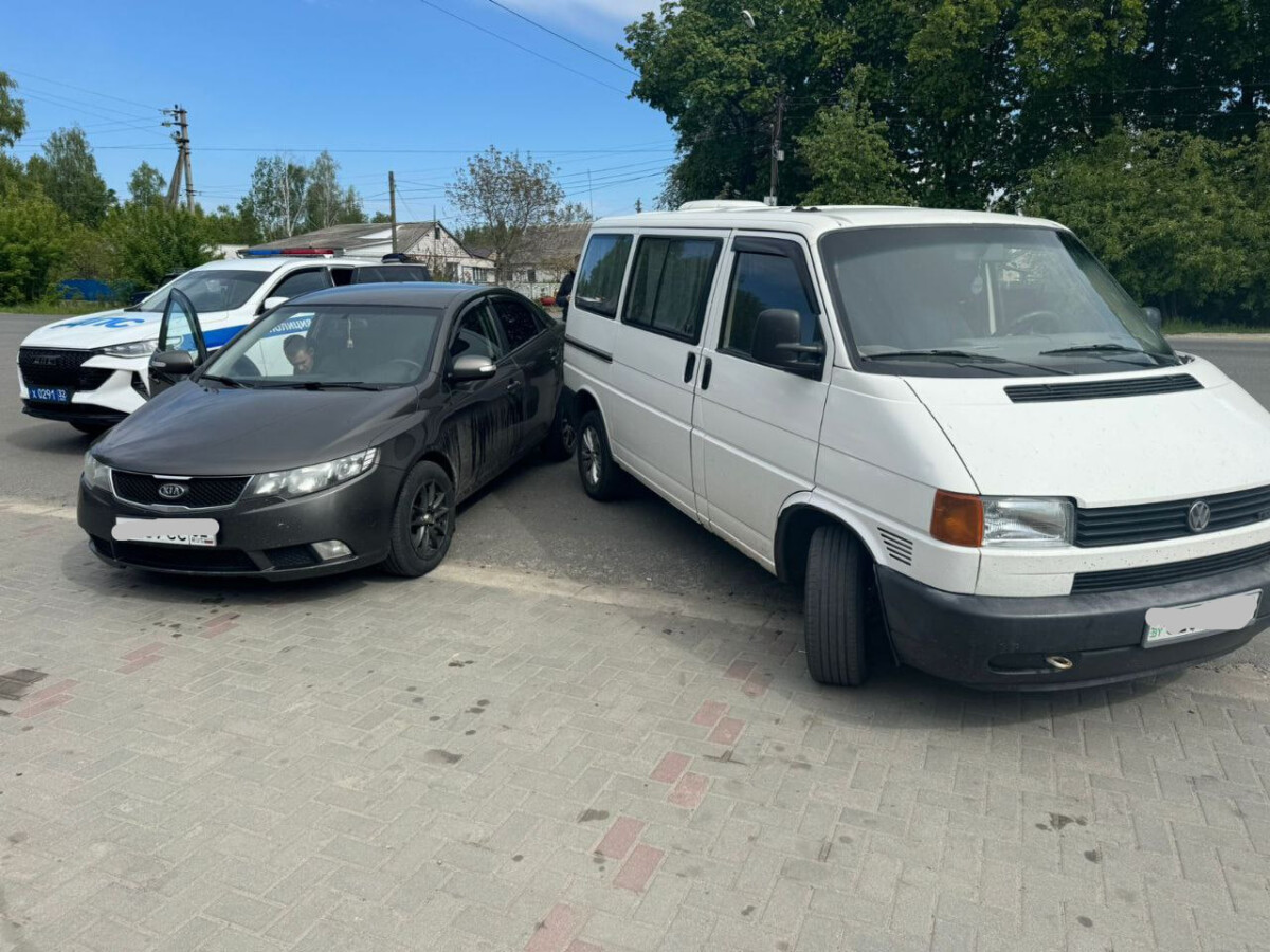 Неловкое движение водителя привело к аварии в Новозыбкове