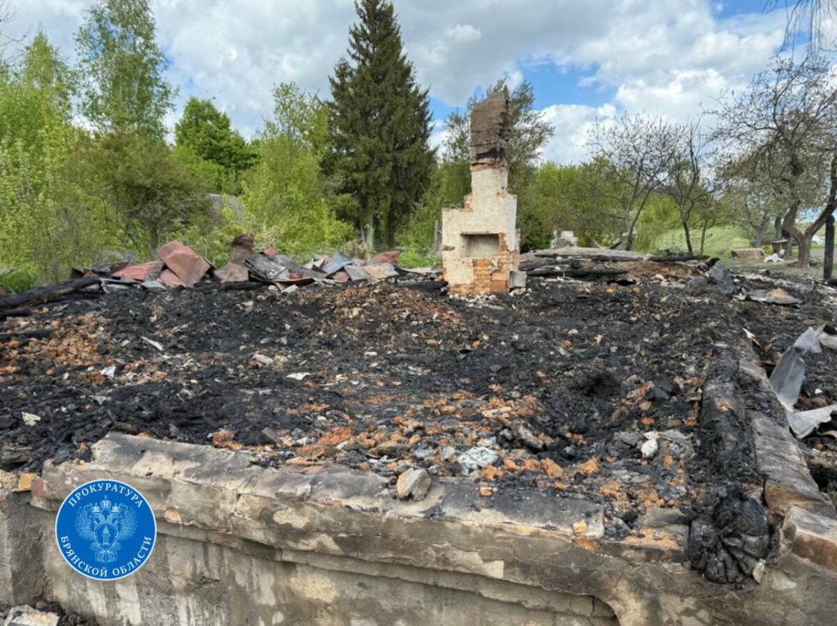 Вместе с домом сгорели сожители в селе Почепского района