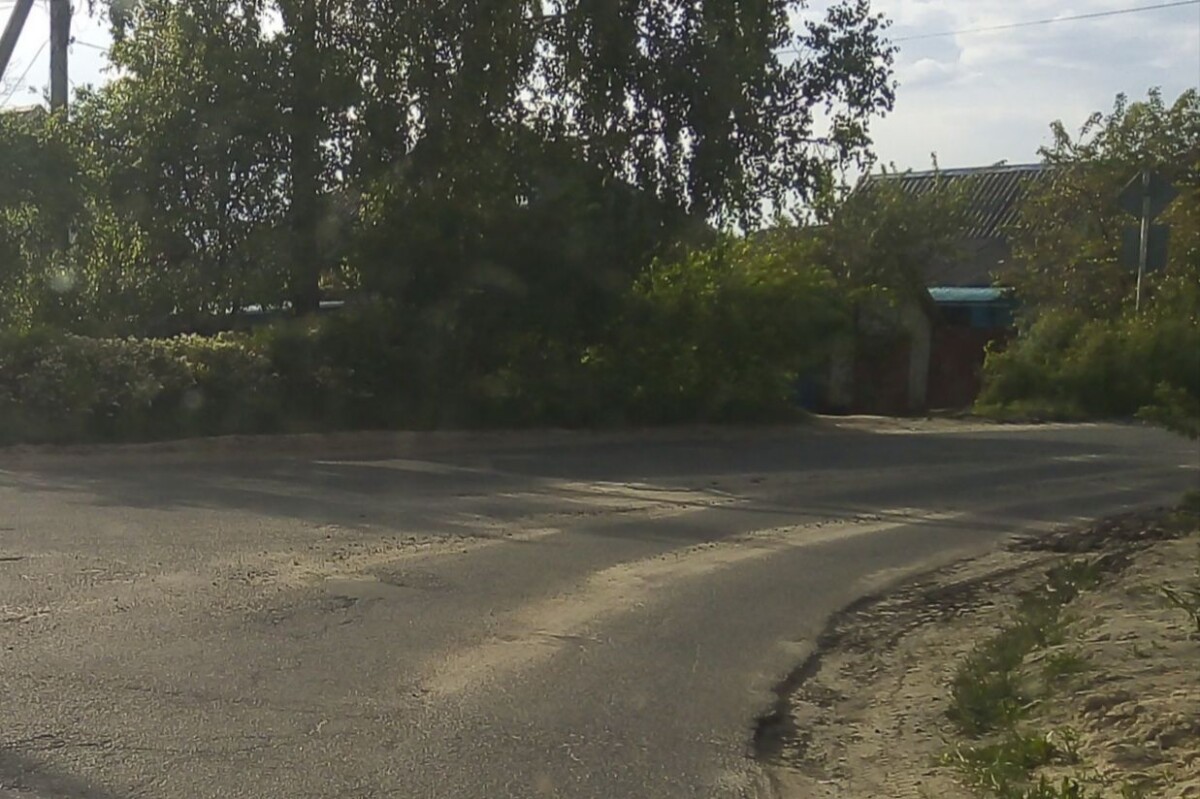 С середины дороги в Новозыбкове убрали ограничительные знаки