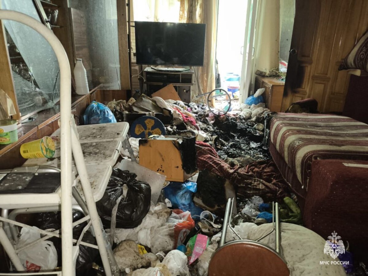 Пять человек спасли при пожаре в квартире в Брянске 