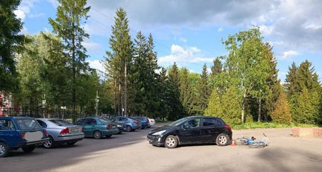 В Карачеве автомобиль сбил велосипедистку