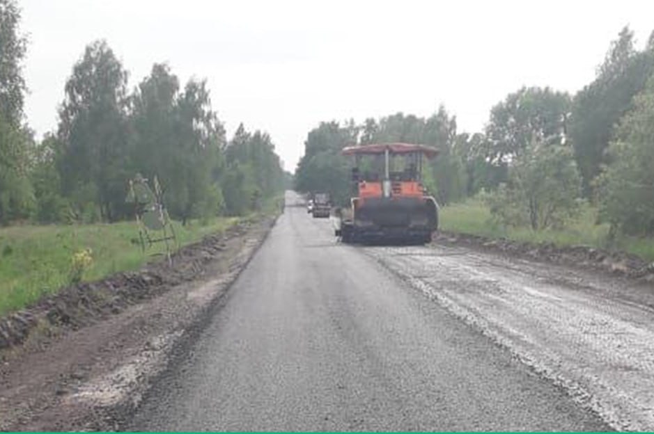 В Комаричском районе продолжается ремонт автодороги Комаричи-Севск