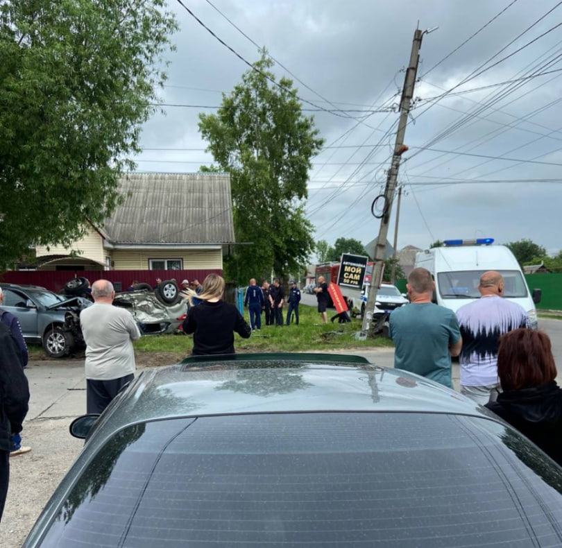 В дорожной аварии в Новозыбкове сильно разбились автомобили