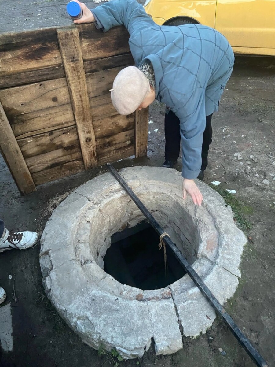 В Брянской области освобожденная после трехлетнего плена собака расплакалась