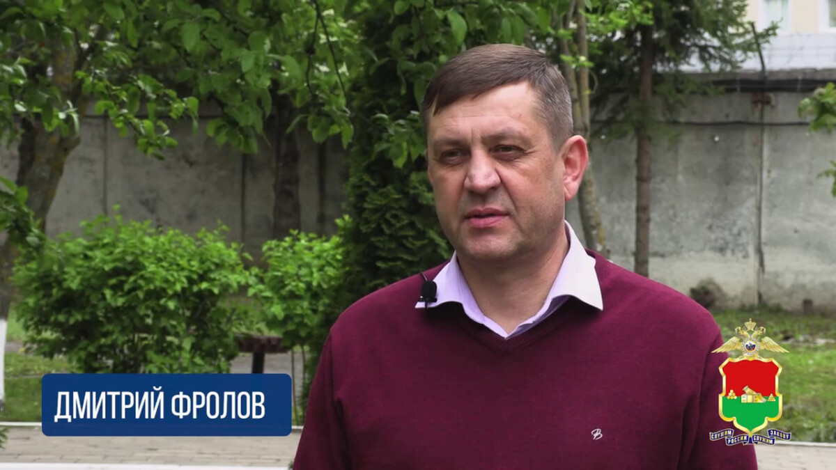 Таксист из Брянск обратил внимание на странное поведение пассажирки и спас ее от мошенников