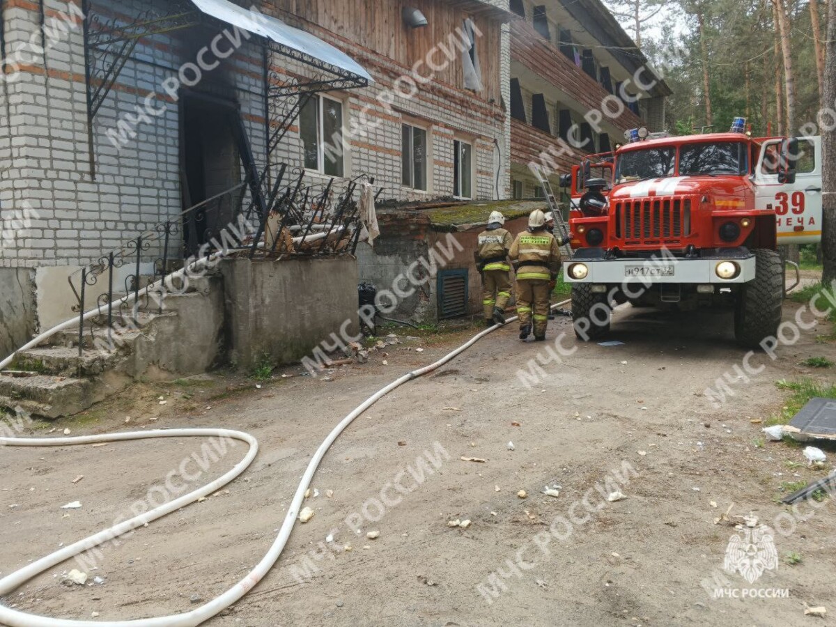 В Унече при пожаре в гостинице эвакуированы 13 человек