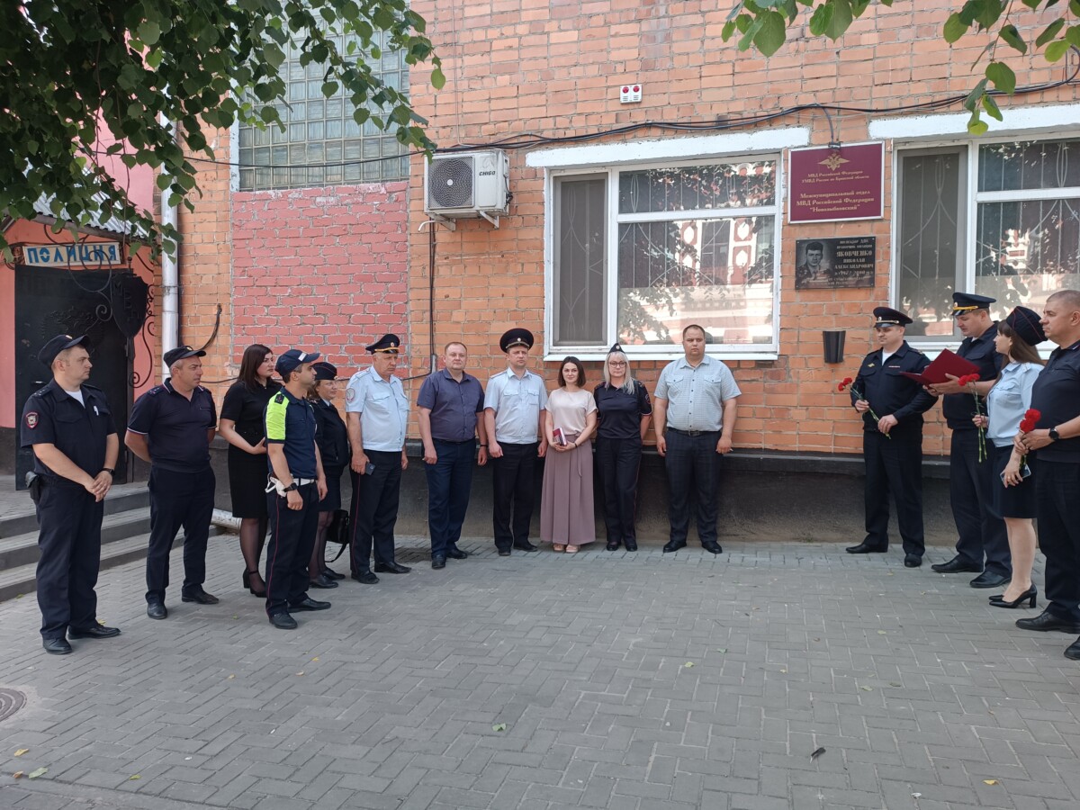 В Новозыбкове почтили память погибших сотрудников ОВД