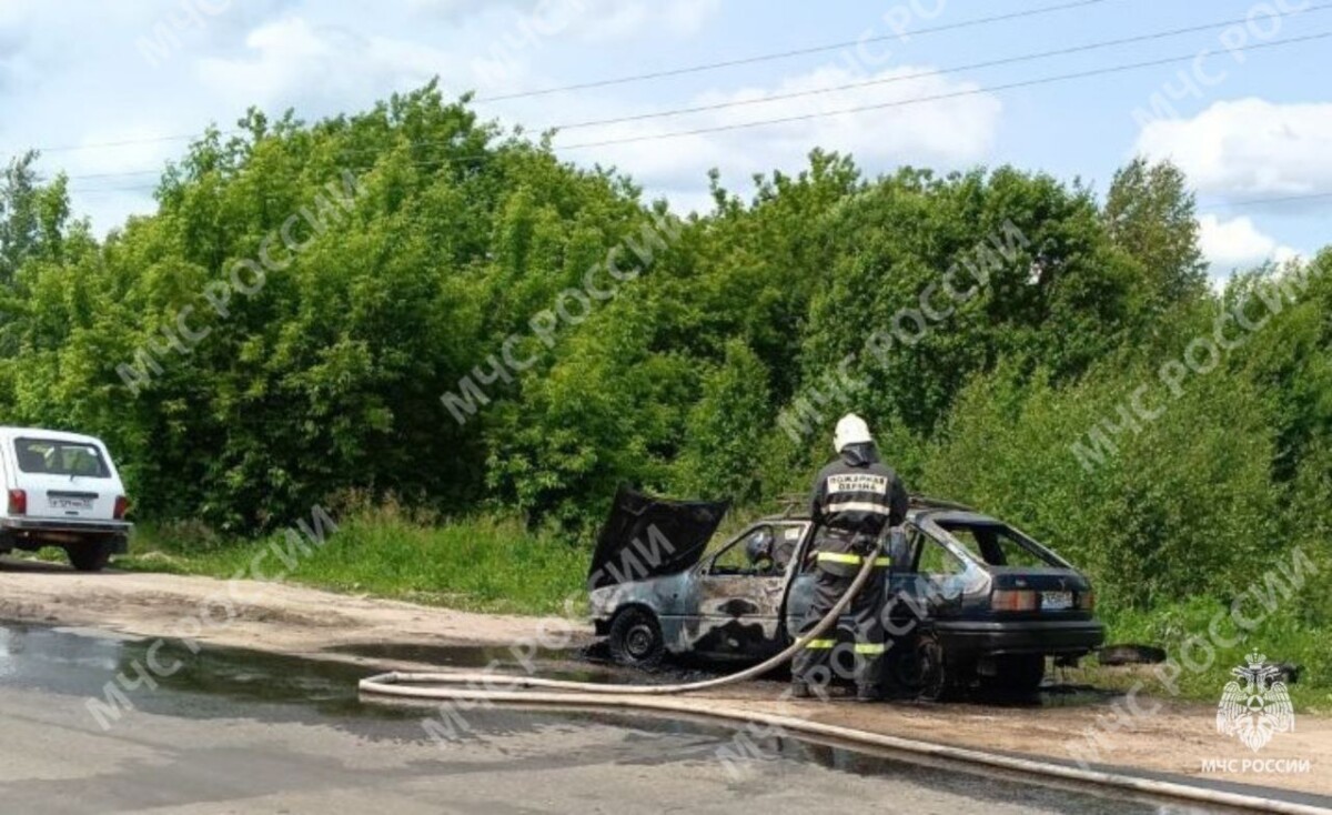 В Дубровке сгорел автомобиль