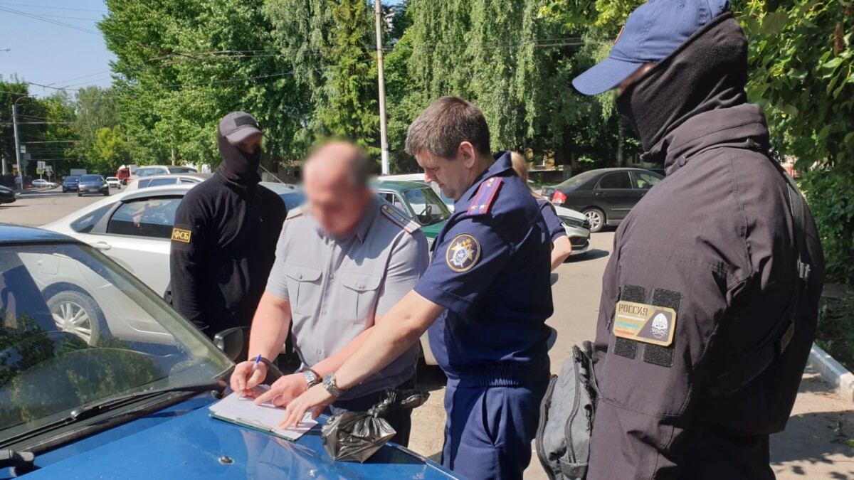 В Брянске заместитель начальника следственного изолятора задержан за получение взятки 