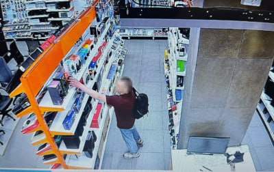 В Брянске в кадр видеокамеры попал сетевой вор
